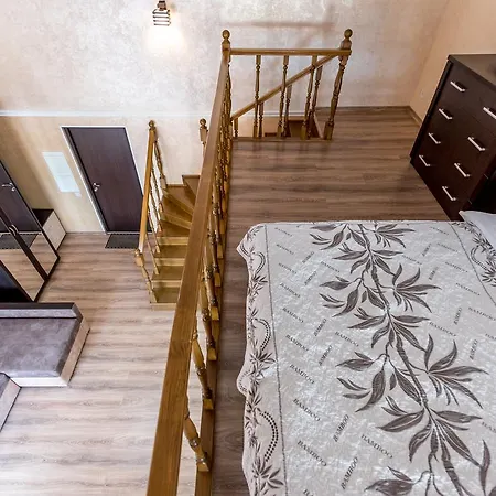 With а Balcony In Quiet Courtyard * Οδησσός