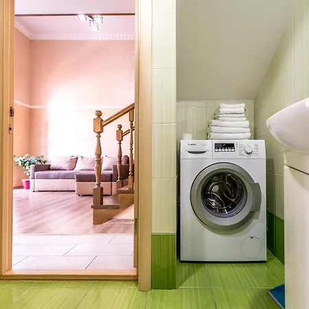 Апартаменти With а Balcony In Quiet Courtyard *