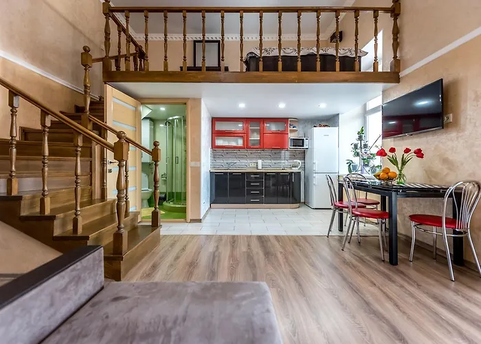 With а Balcony In Quiet Courtyard *