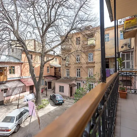 Daire With а Balcony In Quiet Courtyard Odessa