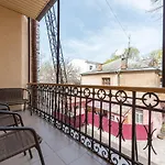 With а Balcony In Quiet Courtyard شقة أوديسا