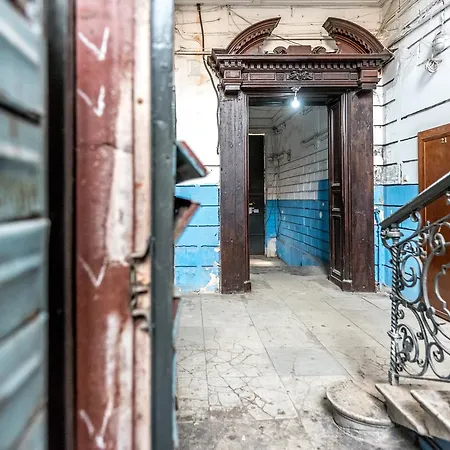 With а Balcony In Quiet Courtyard *
