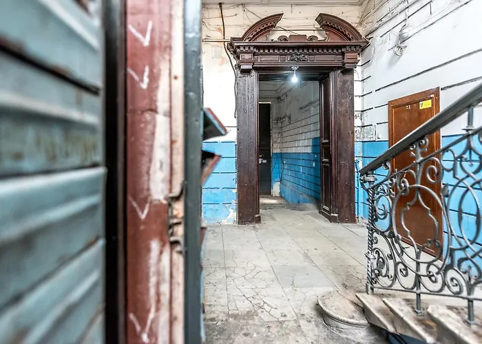 With а Balcony In Quiet Courtyard *